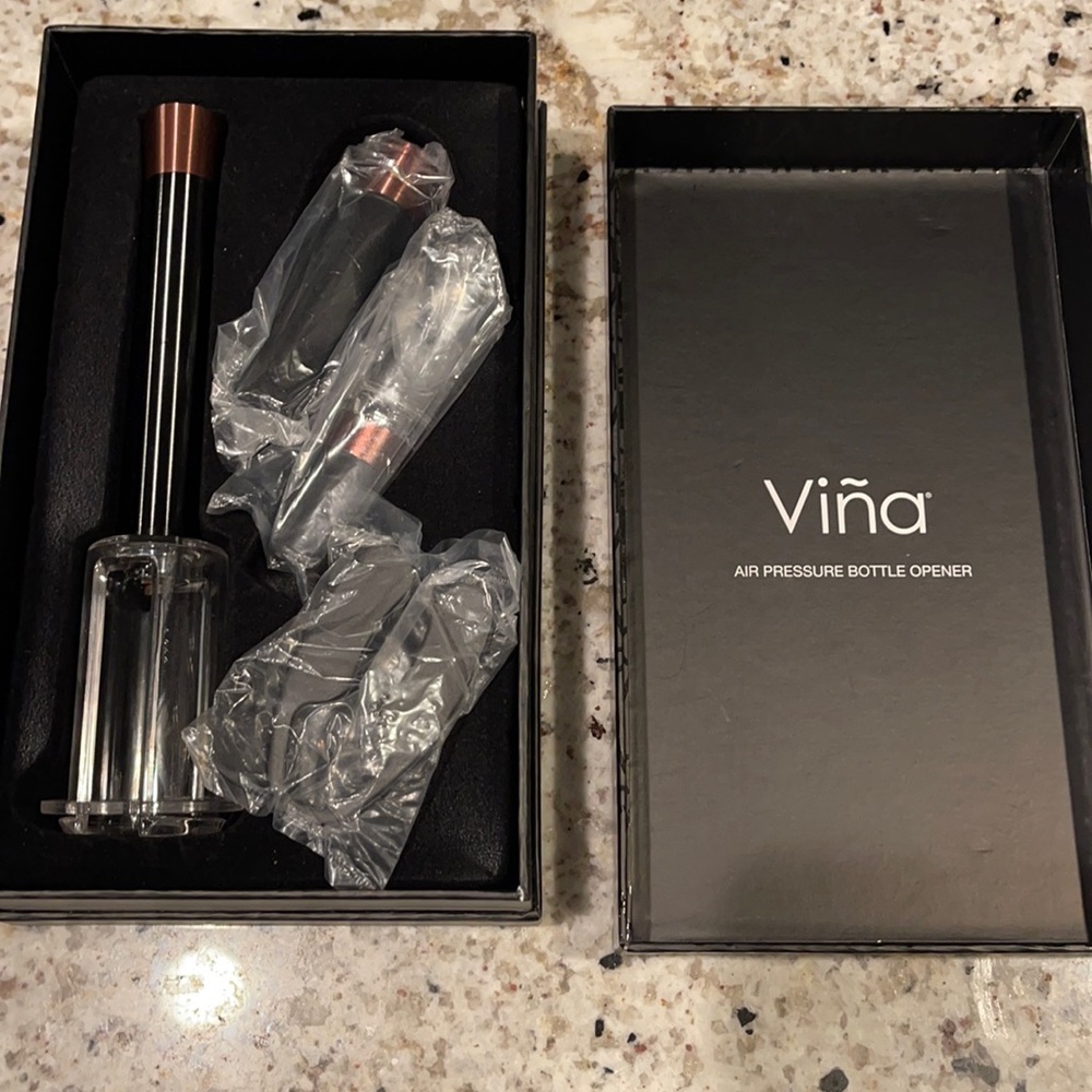 NWT Vina Air Pressure Bottle Opener